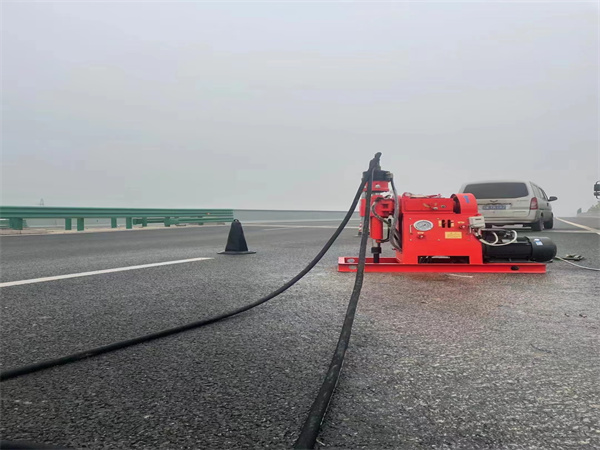 秀山马路路基路面开裂下沉注浆加固灌浆